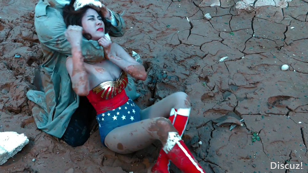 wunder woman rebirth 2.mp4_20200103_173345.239.jpg